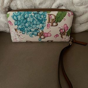 Dooney wristlet-wallet